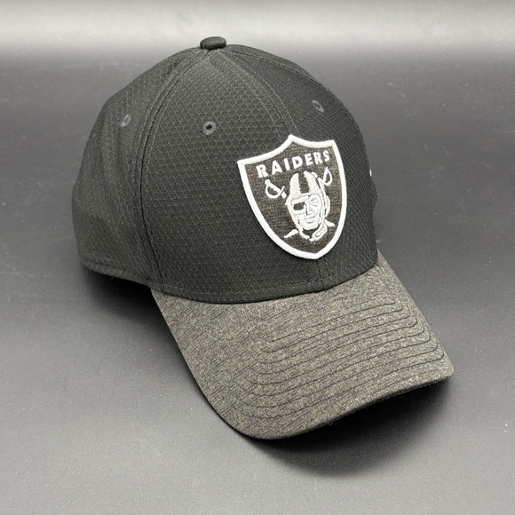 Las Vegas Raiders New Era Men’s Black 39Thirty Fitted Hat - Picture 1 of 4